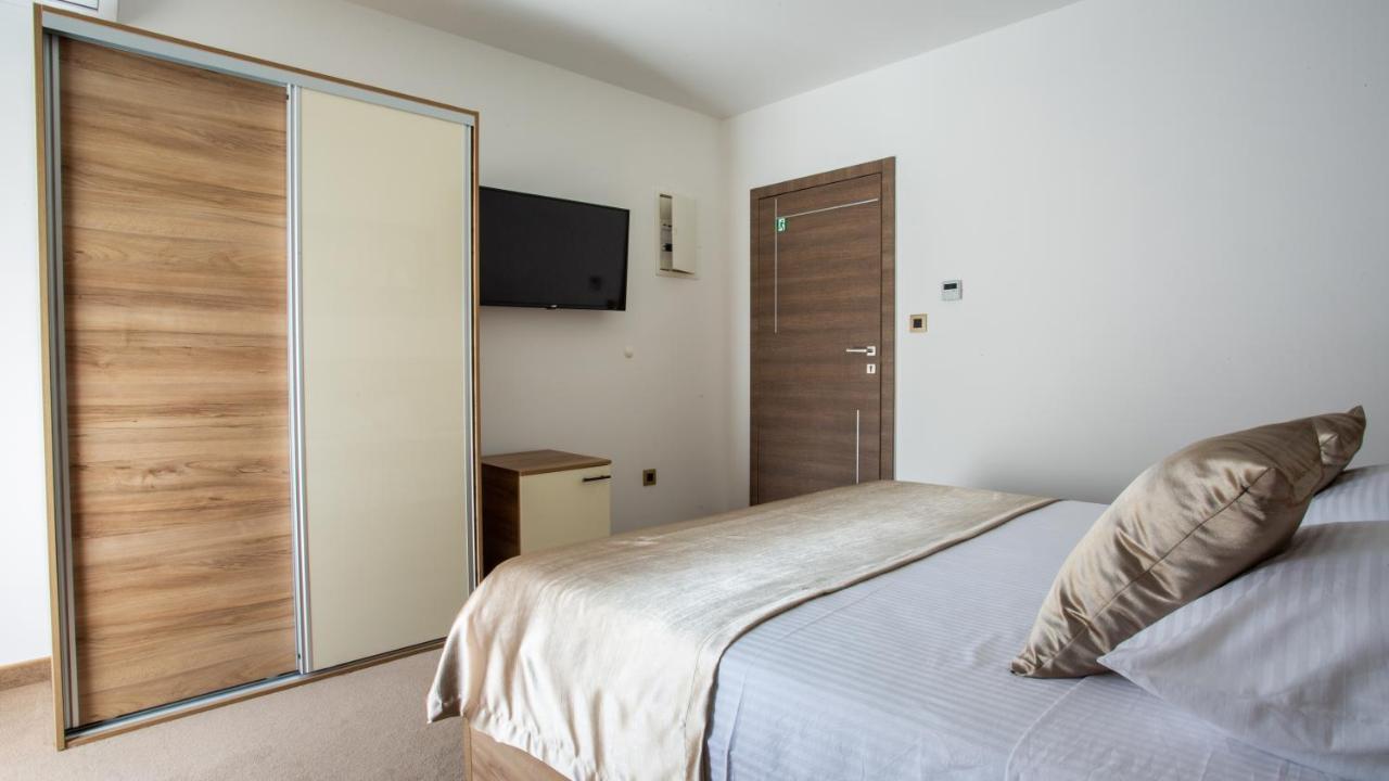 Rooms & Apartments Toni Stobrec Exterior photo